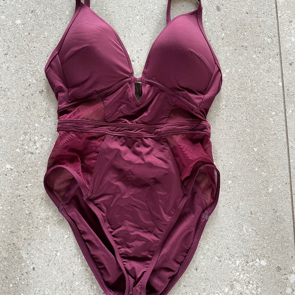 KENNETH COLE NEW YORK MESH PANEL ONE PIECE SWIMSUIT BURGUNDY SMALL